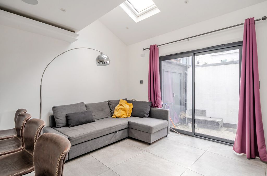 Property photo 3 of 12 1341402-13-689Df5...