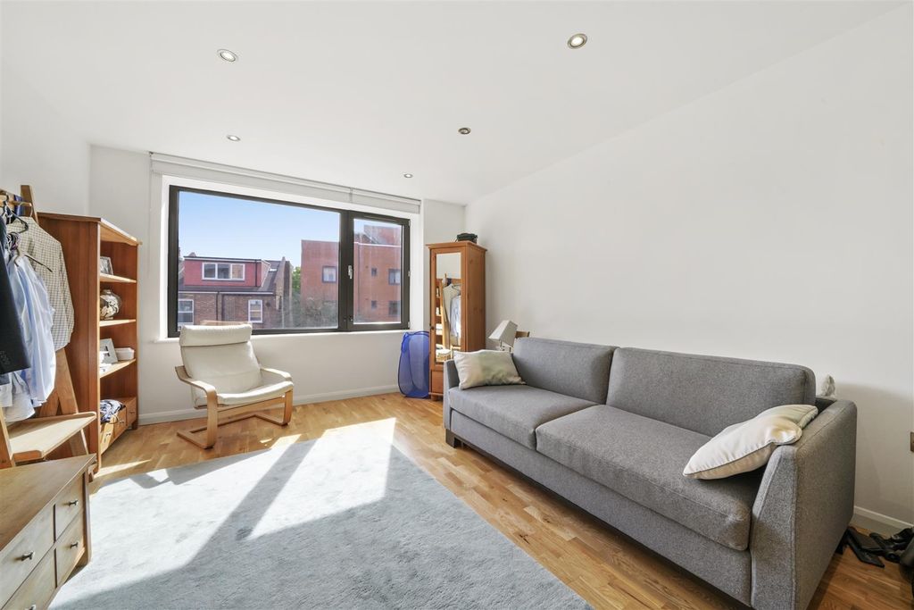 Property photo 2 of 7 Flat 22, Carnegie House - Gvyvcqz5Aknvvb29Lknh (Id