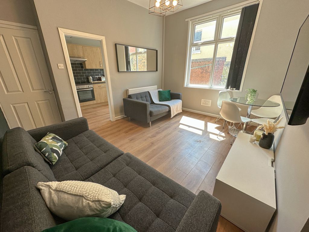 Property photo 2 of 8 6