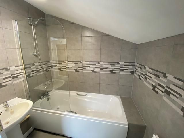 Property photo 1 of 9 Bathroom