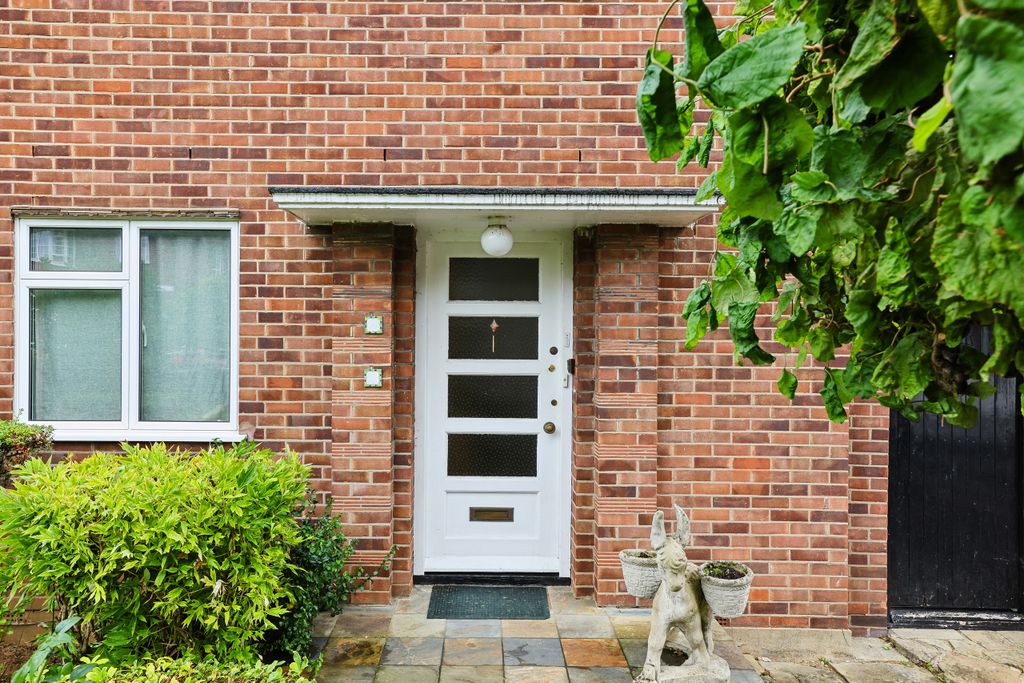 Property photo 3 of 18 External