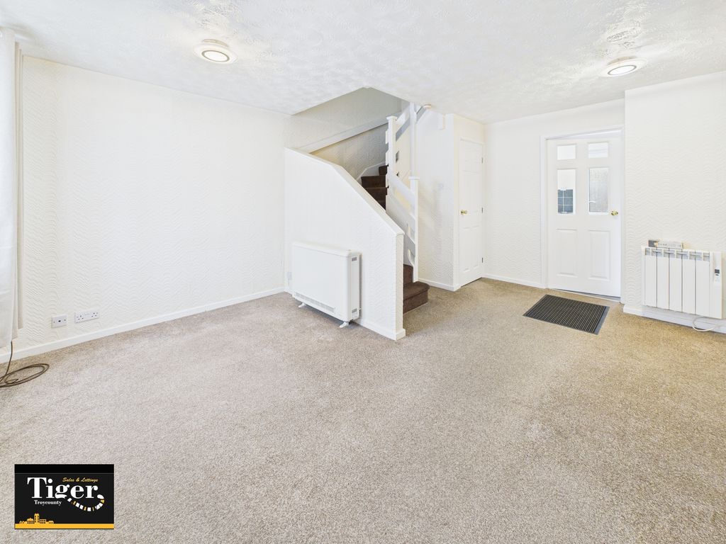 Property photo 2 of 10 Cam02176G0-Pr0739-Still009