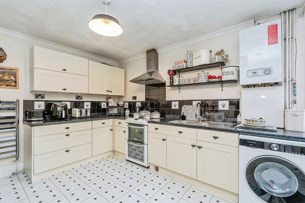 Property photo 2 of 17
