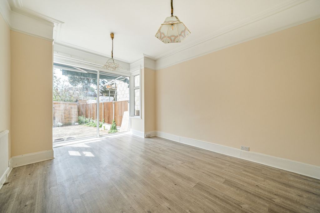 Property photo 3 of 21 1317830-8-6863c1d...