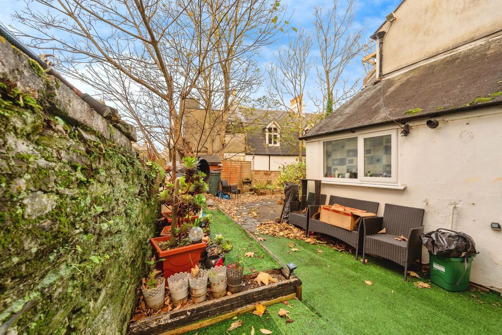 Property photo 2 of 17 Photography
