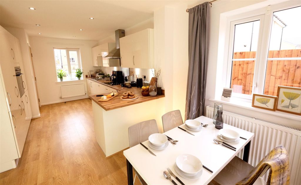 Property photo 2 of 12 Stamford Kitchen 1.Jpg