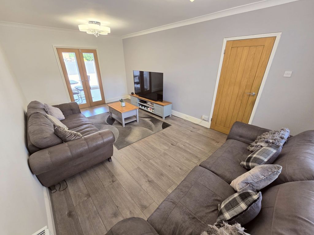 Property photo 3 of 18 Lounge A