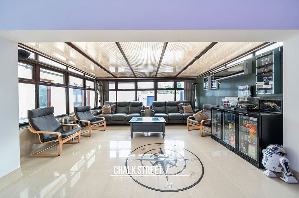 Property photo 3 of 47