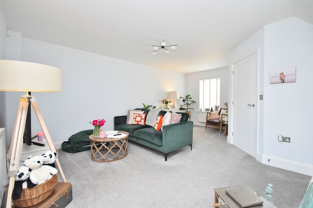 Property photo 2 of 13