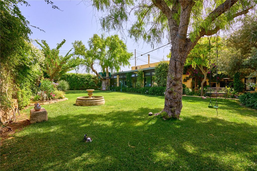 Property photo 2 of 13 Picture No. 14