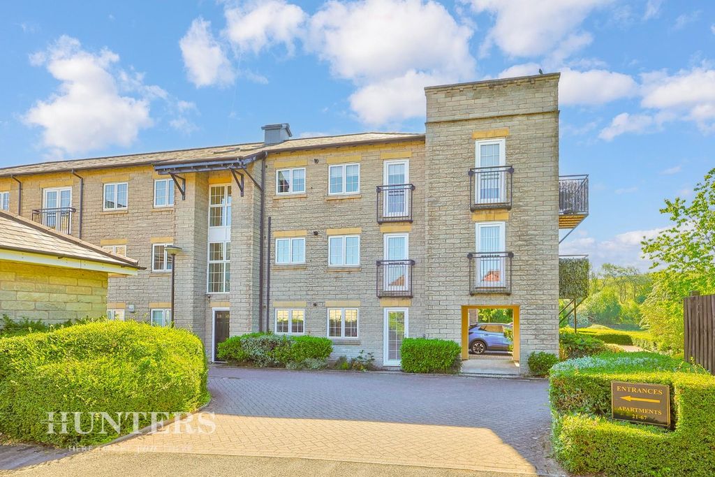 Property photo 1 of 18 External