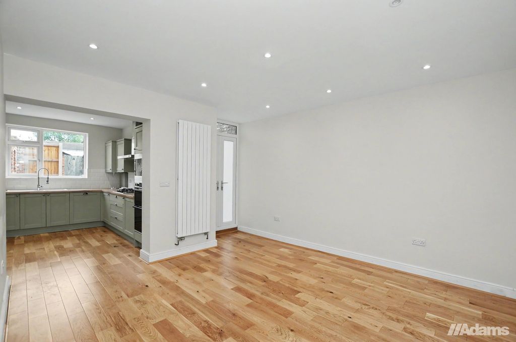 Property photo 3 of 32