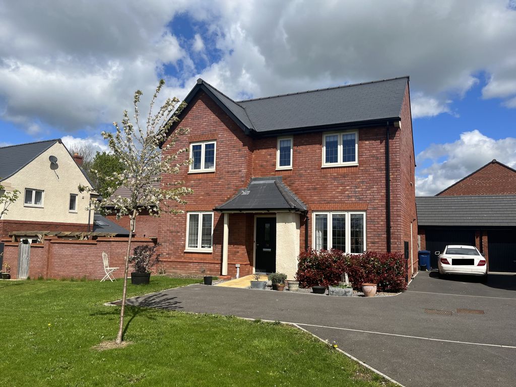 Property photo 1 of 32 4 Bedroom Detached Home For Sale