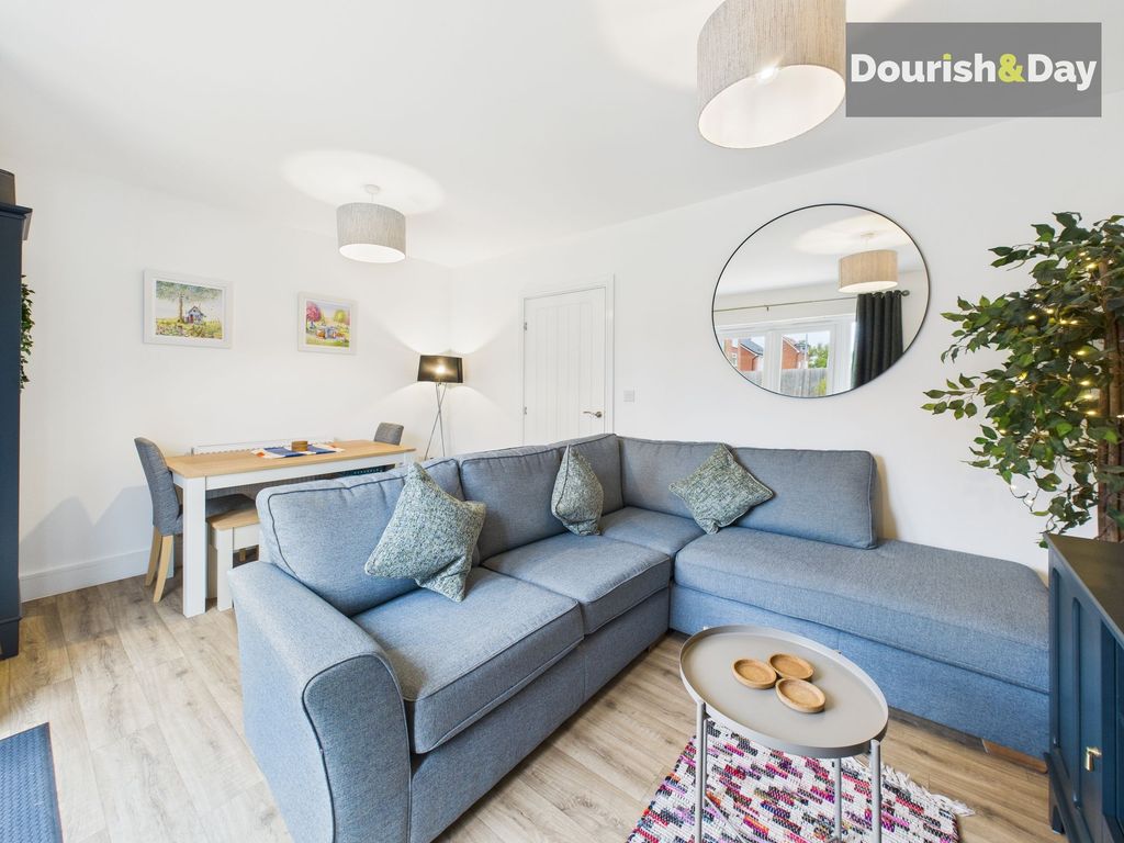 Property photo 2 of 17 Living Room / Diner