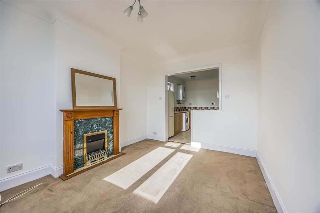 Property photo 3 of 20 102 Walmer Road, Portsmouth-Porticomarketing-Soldb