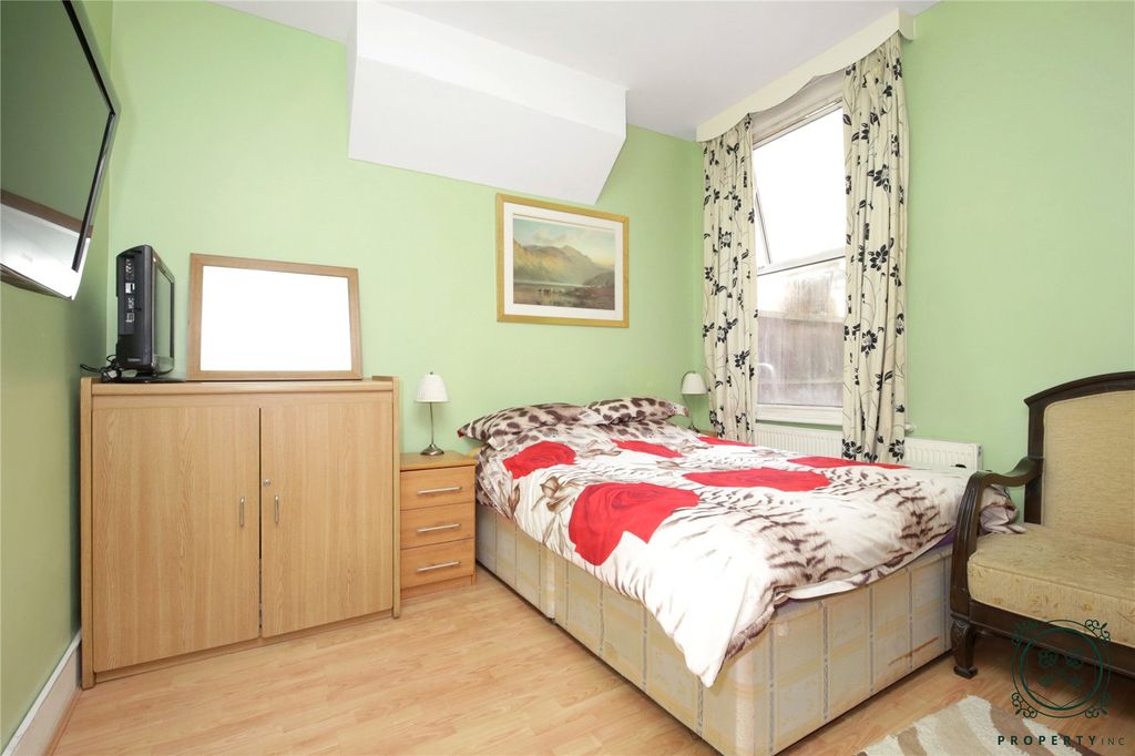 Property photo 3 of 9 Bedroom