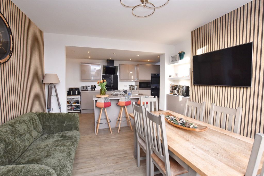 Property photo 2 of 27 Picture No. 76