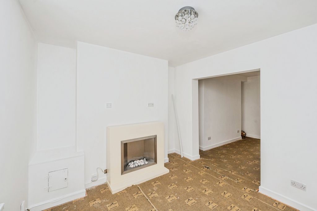 Property photo 3 of 17 Photo