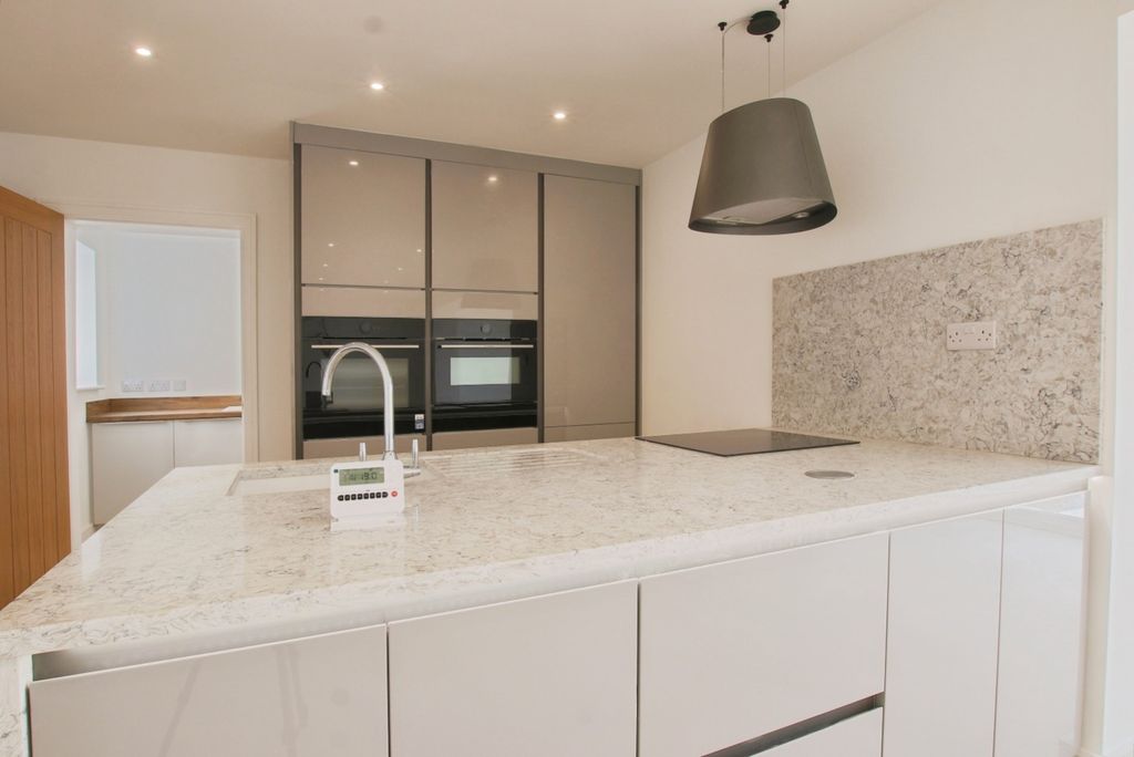 Property photo 3 of 18 4314114