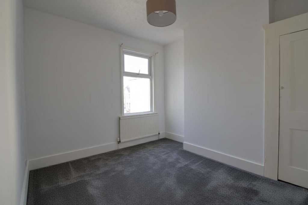 Property photo 3 of 7 Bedroompic