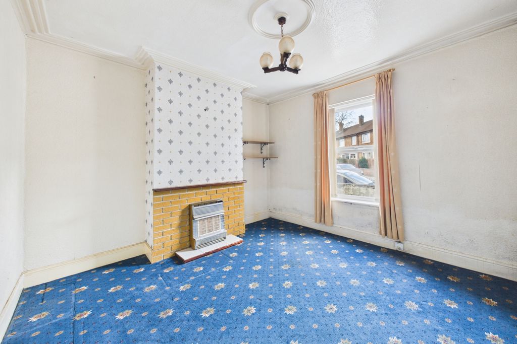 Property photo 2 of 16 Lounge