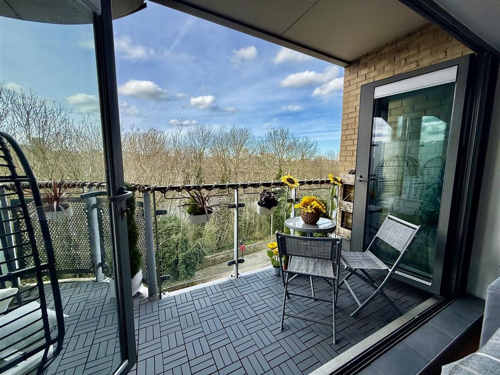 Property photo 3 of 19 Lounge/Kitchen