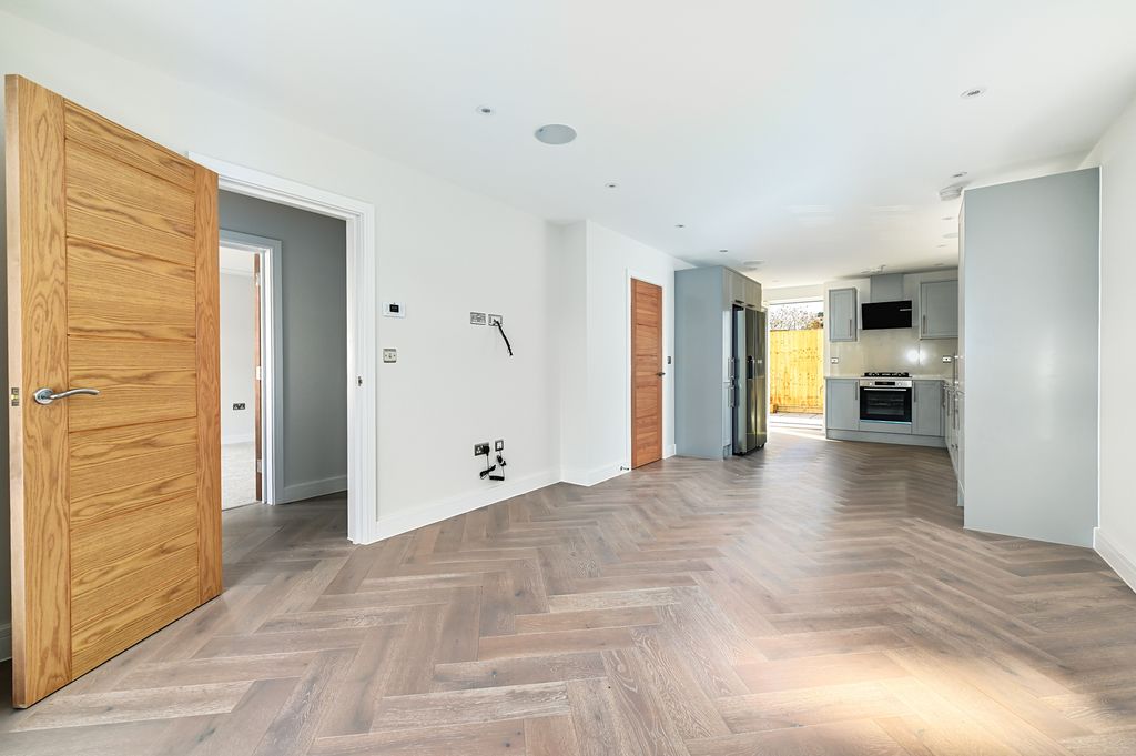 Property photo 3 of 12 High-Street (9)