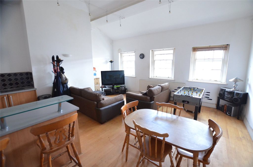 Property photo 2 of 8 Picture No. 04