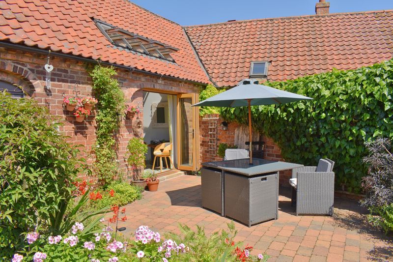 Property photo 2 of 21 Garden