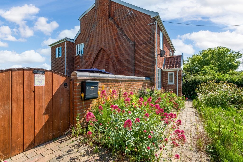 Property photo 2 of 27