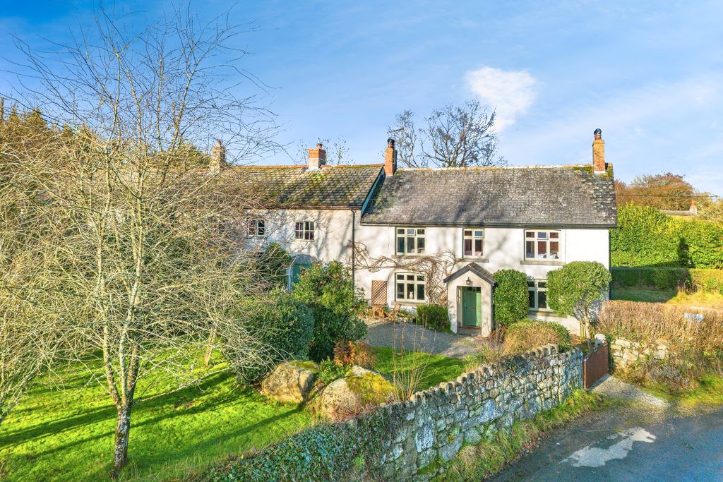 Property photo 2 of 33