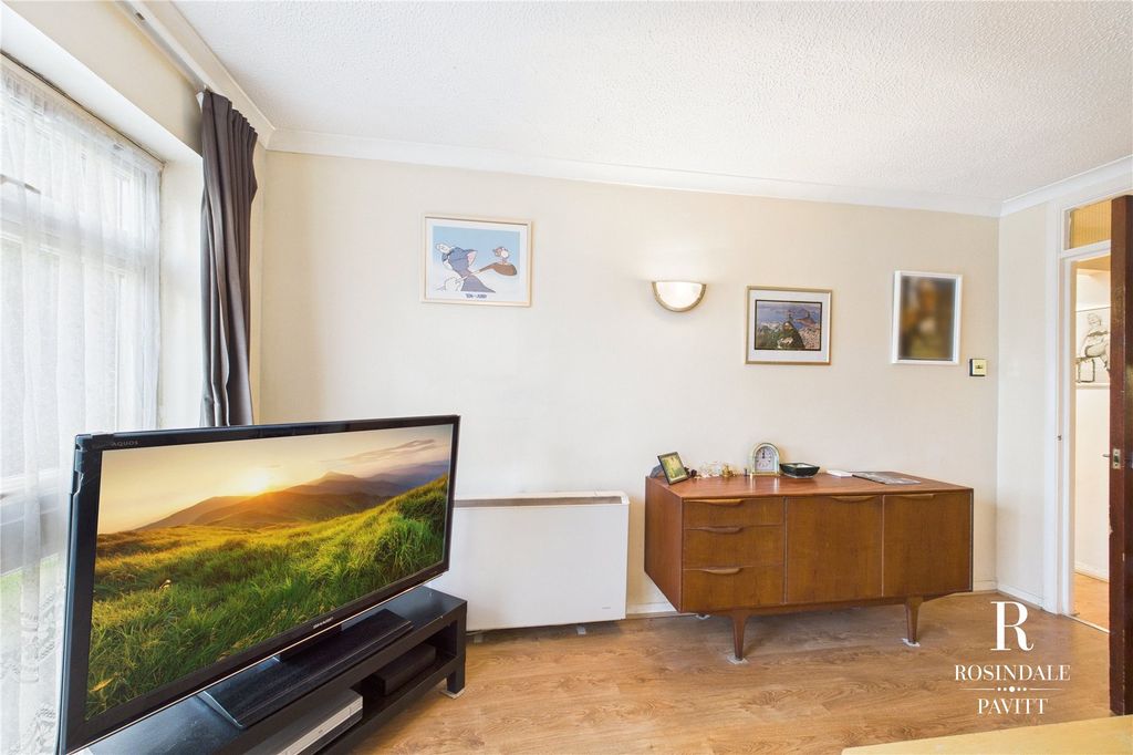 Property photo 3 of 17 Picture 3