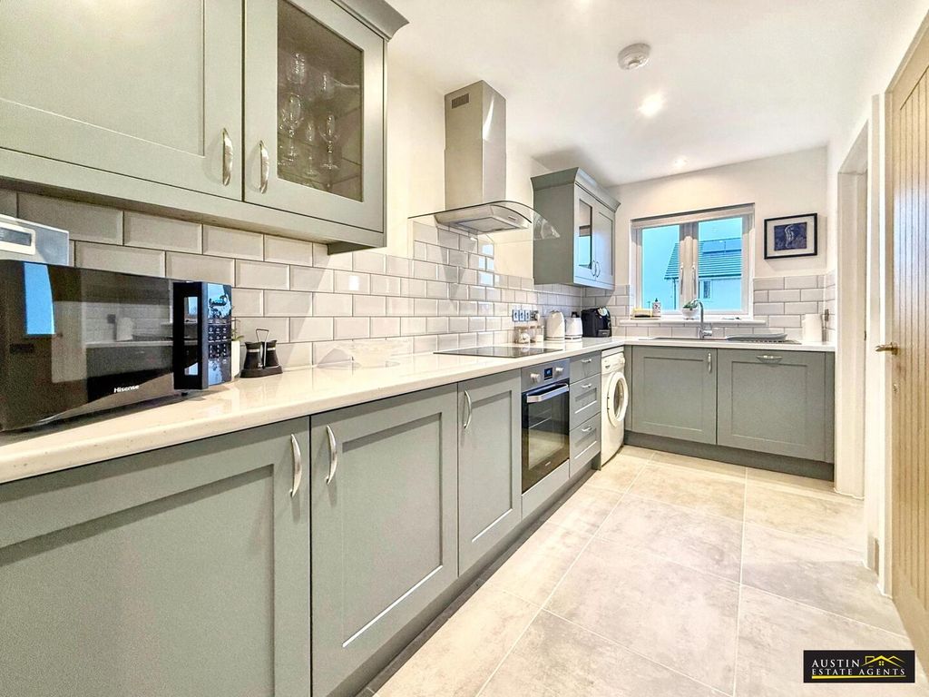 Property photo 3 of 15 Kitchen