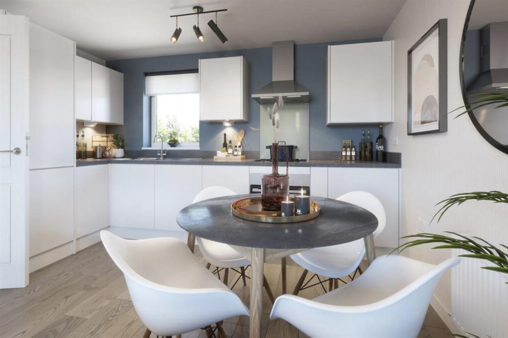 Property photo 3 of 6 Kitchen Dining