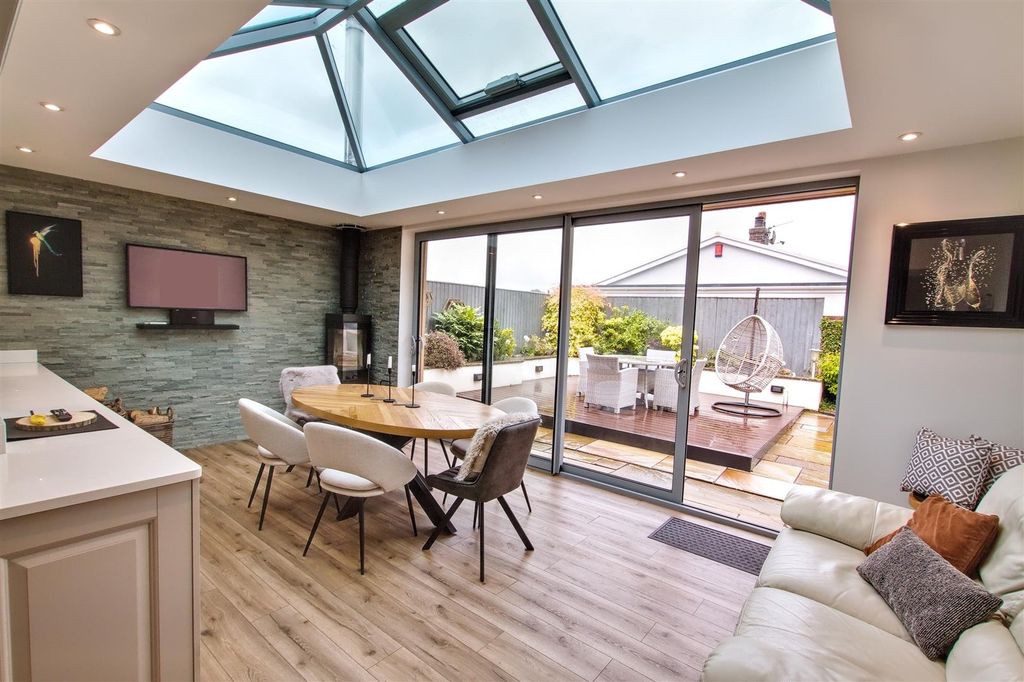 Property photo 2 of 52 Kitchen/Diner