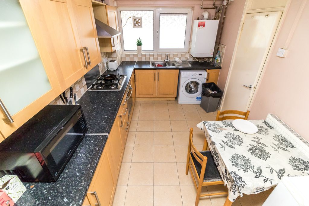 Property photo 2 of 25
