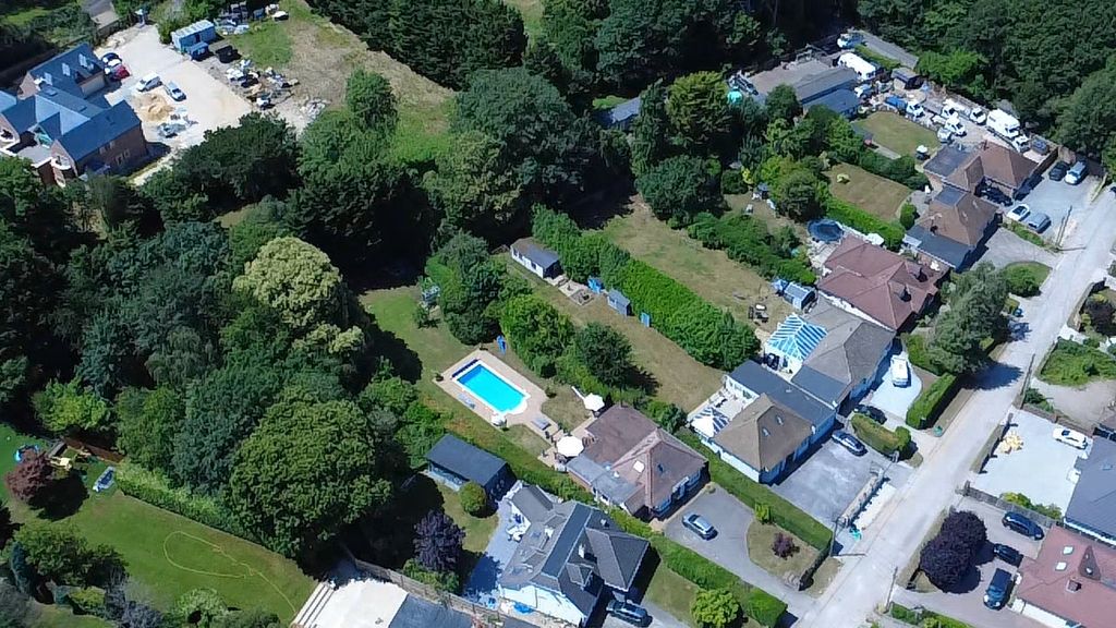 Property photo 3 of 43 d