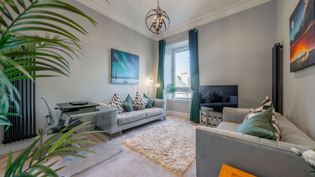 Property photo 2 of 25