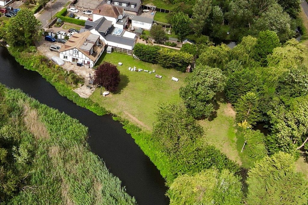 Property photo 1 of 33