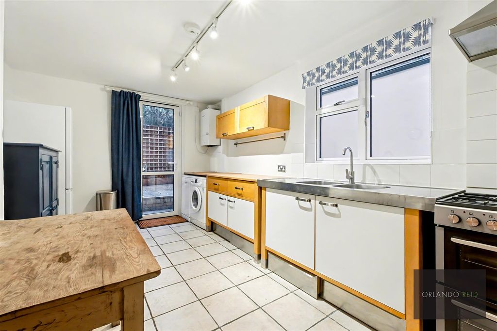 Property photo 3 of 22 39 Strathleven Road Sw2 5Js-3.Jpg
