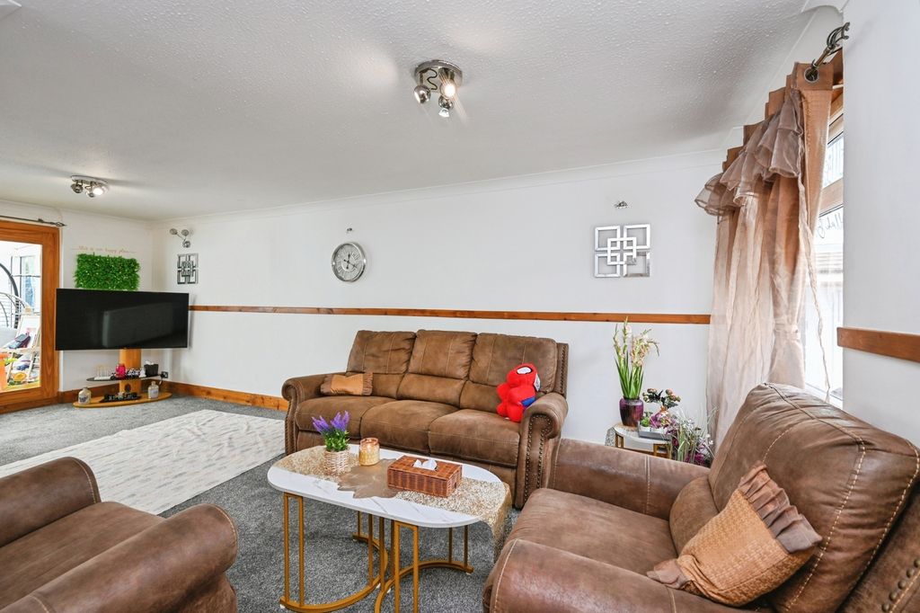 Property photo 2 of 21 Pbox-Img.Jpg