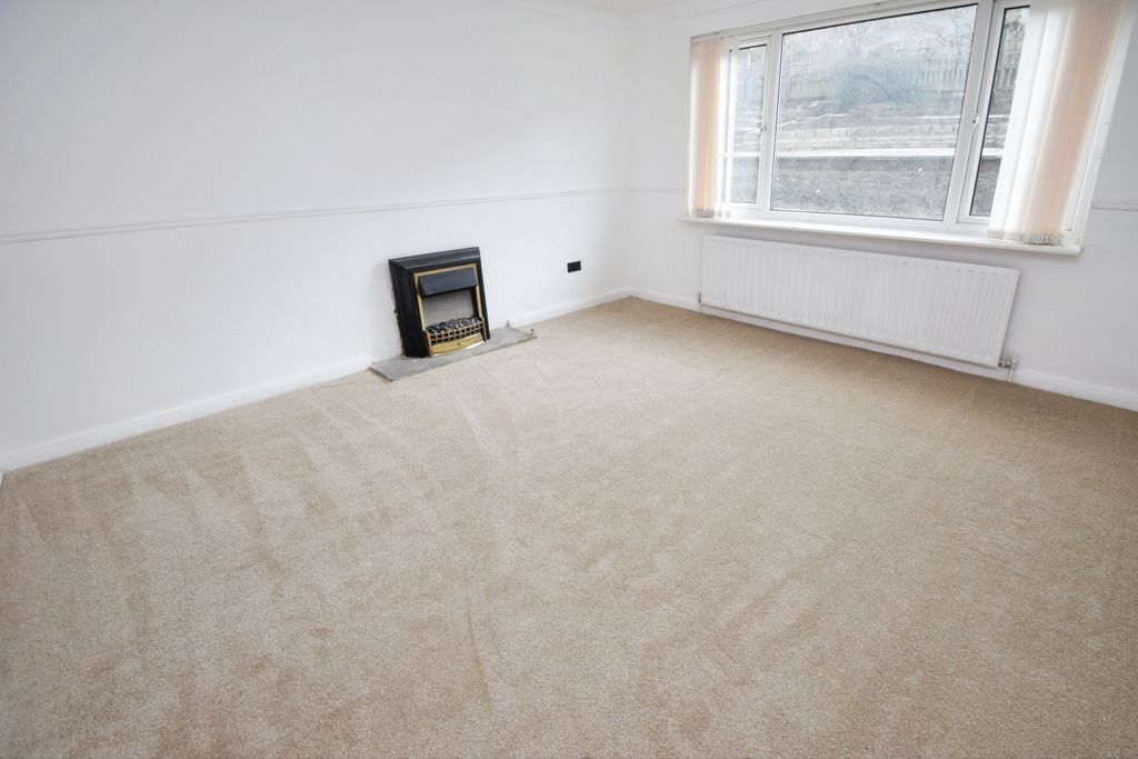 Property photo 3 of 16 Ae136B05-Lounge