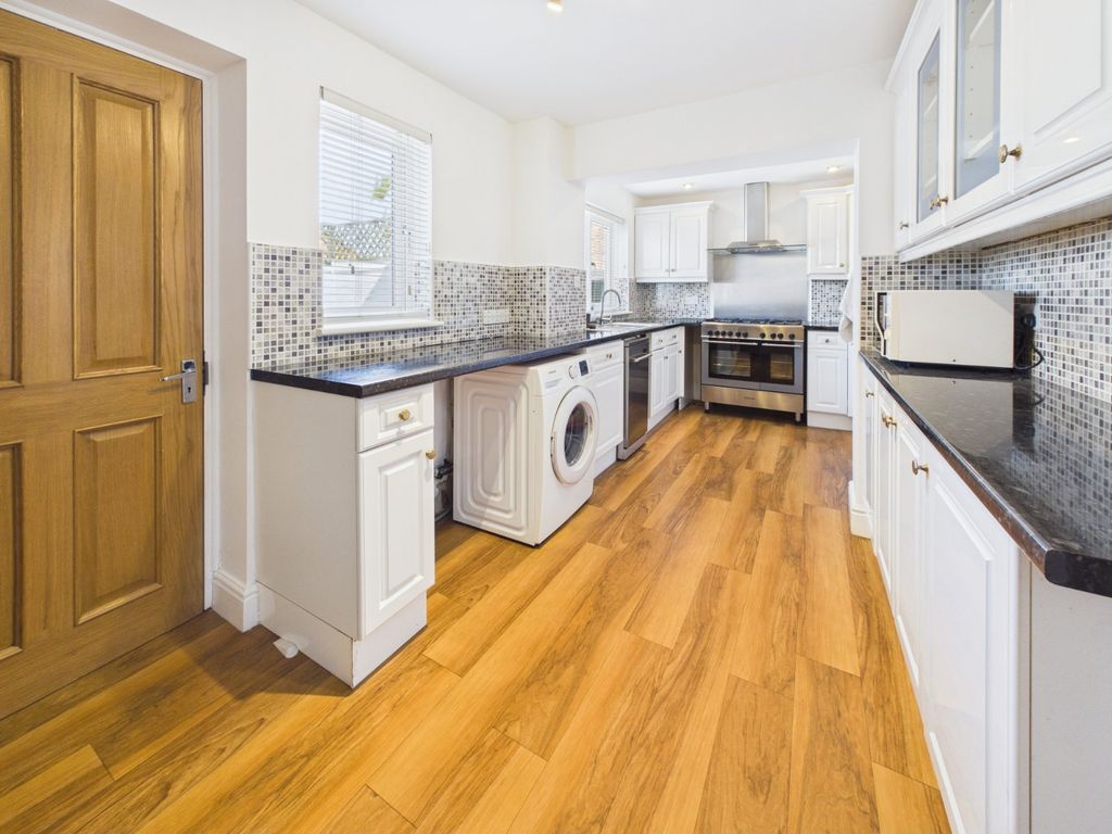 Property photo 3 of 16 Kitchen