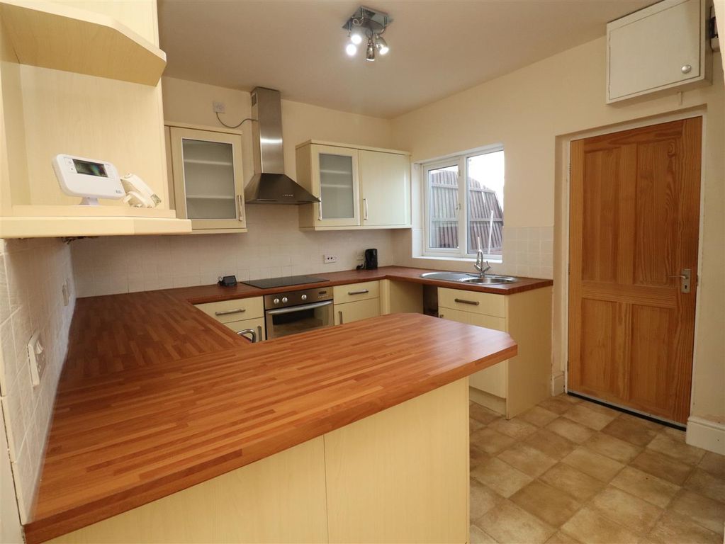 Property photo 3 of 9 Kitchen