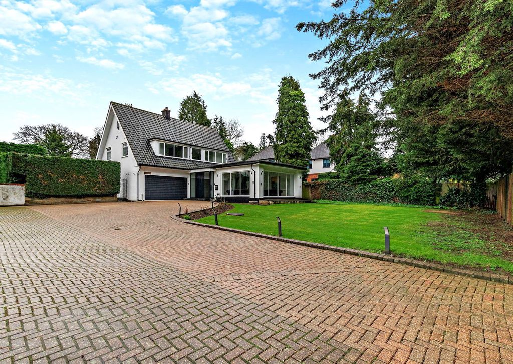 Property photo 1 of 32