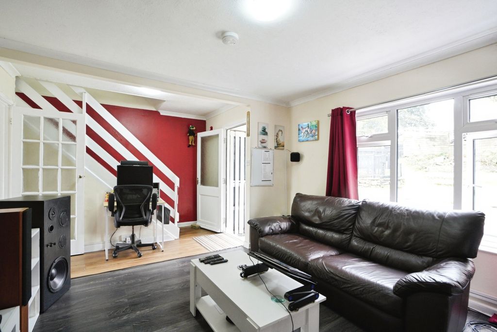 Property photo 3 of 17 Photo