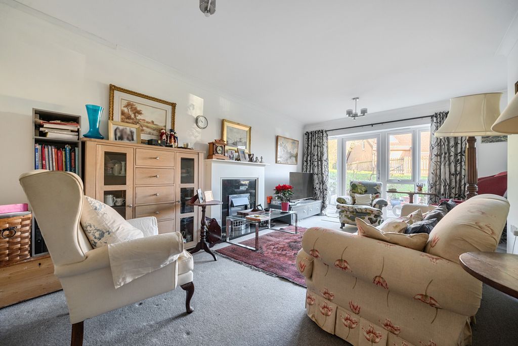 Property photo 2 of 20 1385886-5-692Ebd8...