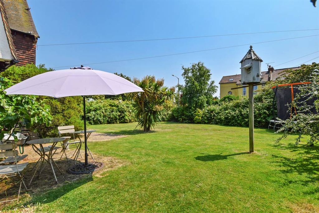 Property photo 2 of 33