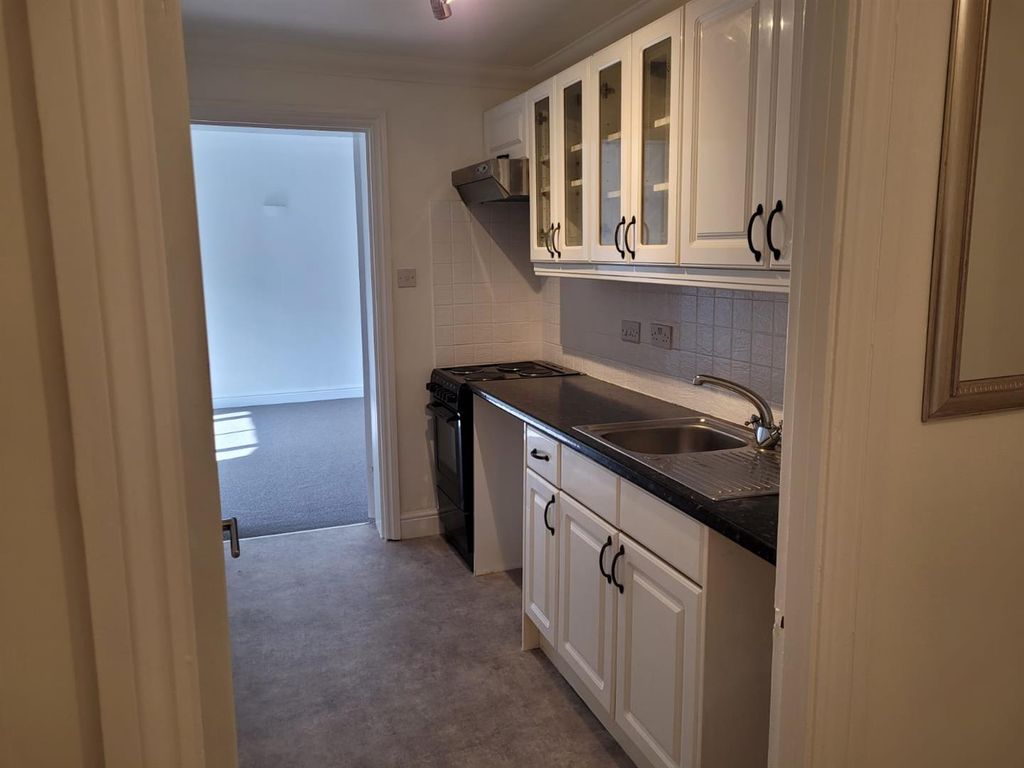 Property photo 2 of 9 Kitchen