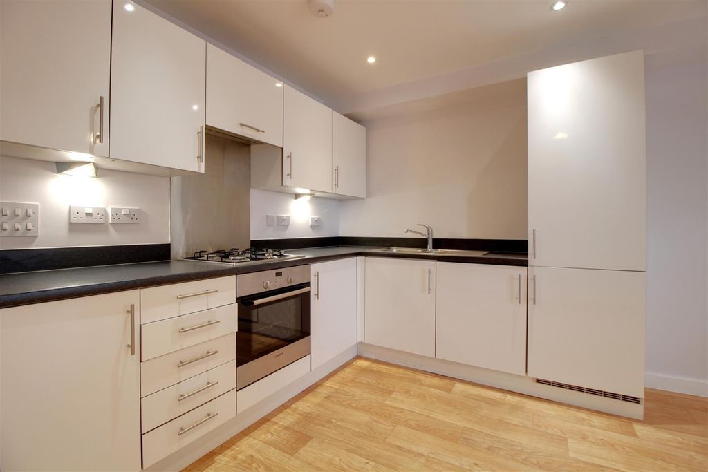 Property photo 3 of 9 Kitchen